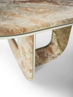 Table Gregory de Vittoria Frigerio – une œuvre sculpturale alliant marbre et laque brillante, équilibre parfait entre force architecturale et élégance italienne. Disponible chez D-Style Interior.