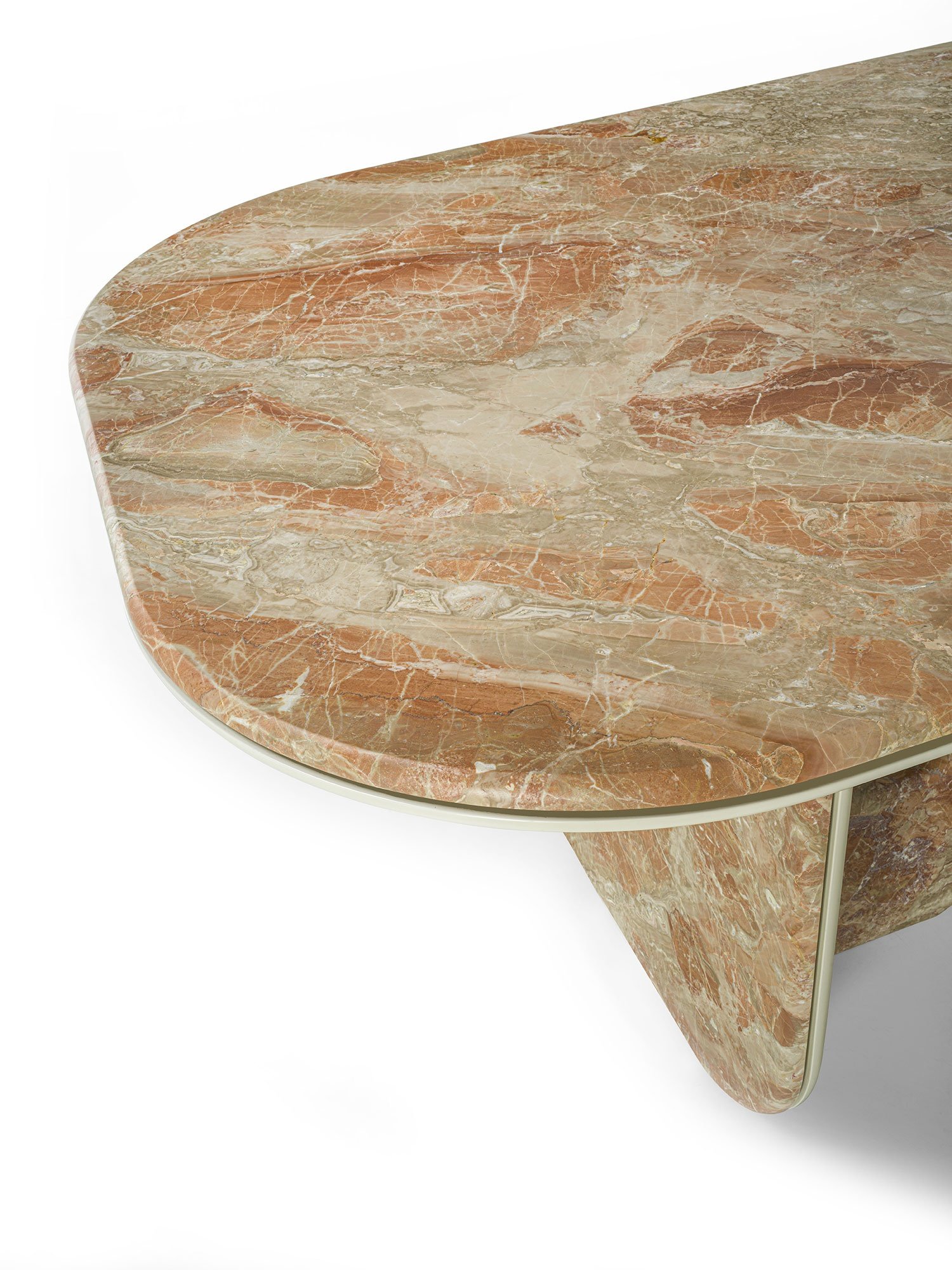 Table Gregory de Vittoria Frigerio – une œuvre sculpturale alliant marbre et laque brillante, équilibre parfait entre force architecturale et élégance italienne. Disponible chez D-Style Interior.