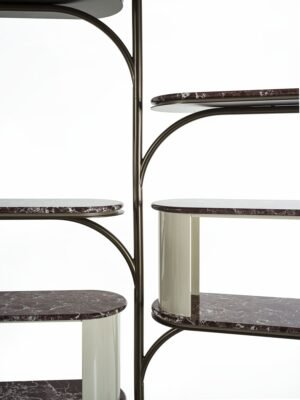Bibliothèque Vivienne par Vittoria Frigerio — design italien raffiné et élégance intemporelle pour des intérieurs d’exception. Disponible chez D-Style Interior.