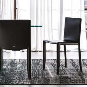 Piuma Edition Chaise en acier revêtu de cuir, au design épuré et au confort exceptionnel signée Cattelan Italia. Disponible chez D-Style Interior.