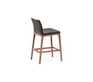 Tabouret Arcadia Couture au design élégant, assise matelassée en cuir et structure bois raffinée. Disponible chez D-Style Interior.