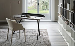 COCOON Leather Bureau design gainé de cuir, structure en acier laqué gaufré et finitions brossées exclusives signées Cattelan Italia. Disponible chez D-Style Interior.