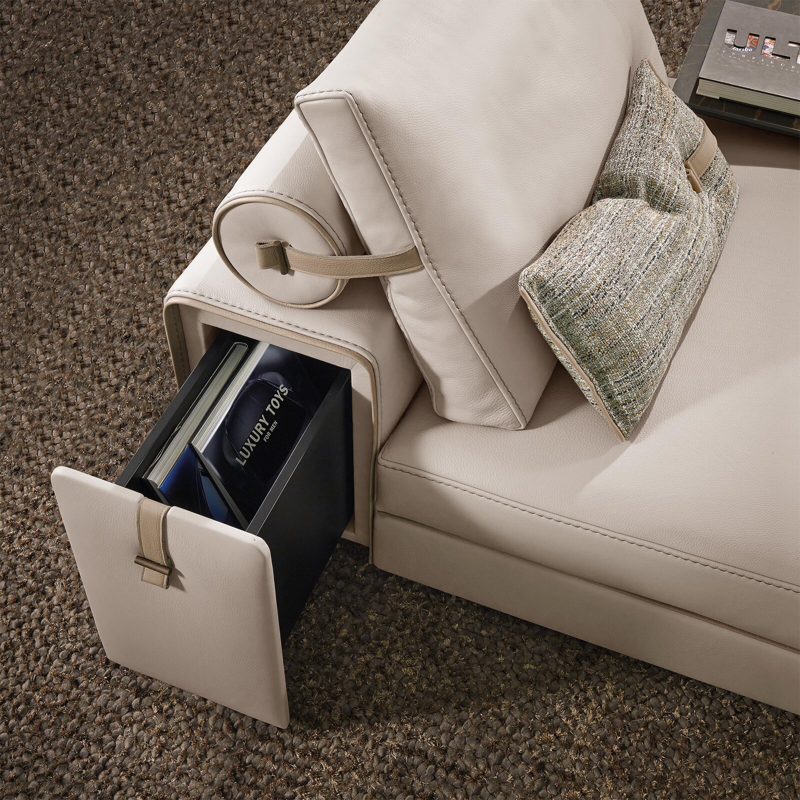 Gregory canapé design haut de gamme par Gamma Arredamenti. Style contemporain, détails raffinés et confort exceptionnel. Disponible chez D-Style Interior.