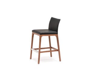 Tabouret Arcadia Couture au design élégant, assise matelassée en cuir et structure bois raffinée. Disponible chez D-Style Interior.