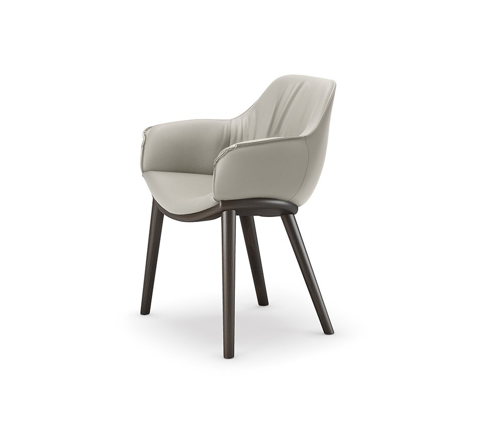SCARLETT Wood Fauteuil de salle à manger design de Cattelan Italia : structure en frêne massif, dossier haut et assise rembourrée en cuir ou tissu. Disponible chez D-Style Interior.