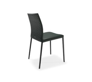 NORMA ML Couture Chaise moderne capitonnée avec structure en acier et revêtement personnalisable, élégante et confortable. Disponible chez D-Style Interior.