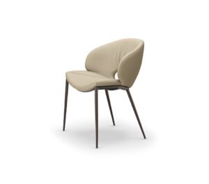 MIRANDA ML Chaise design avec structure métallique embossée et dossier perforé, assise rembourrée en tissu ou cuir. Disponible chez D-Style Interior.