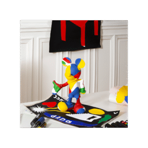 Mickey Kamo Small, Sculpture design haut de gamme Leblon Delienne, pop et iconique, peinture à la main. Disponible chez D-Style Interior.