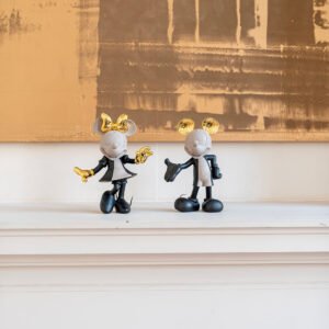Mickey by Kelly Small, Sculpture design haut de gamme, élégante et minimaliste. Disponible chez D-Style Interior