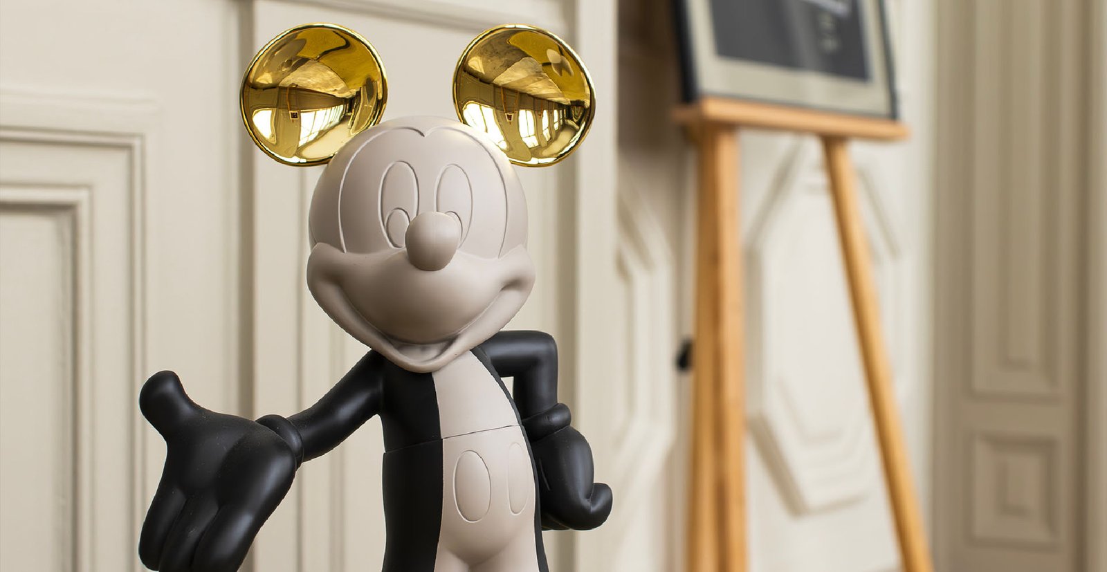 Mickey by Kelly Small, Sculpture design haut de gamme, élégante et minimaliste. Disponible chez D-Style Interior