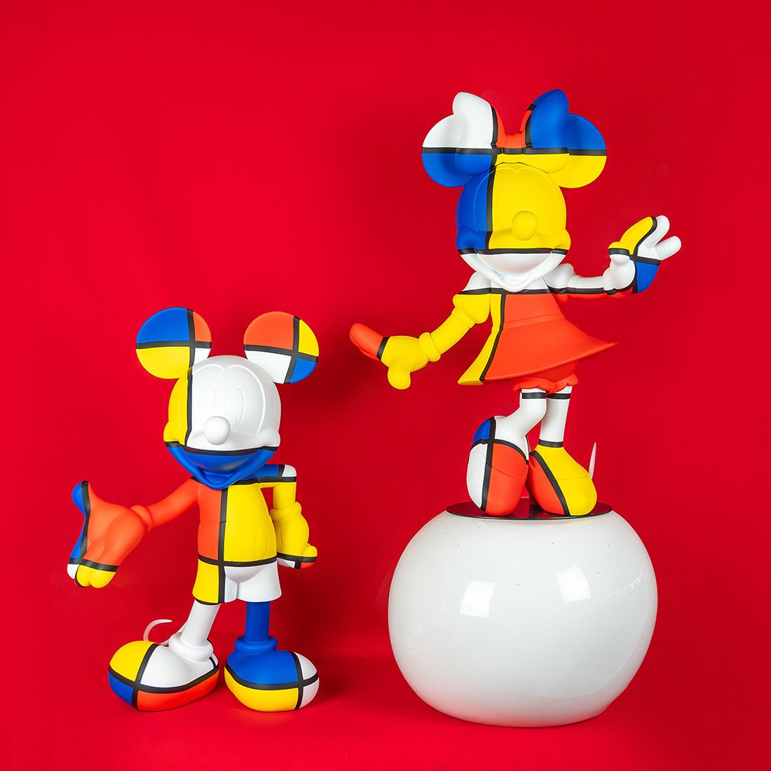 Mickey Welcome Art Collection Medium, sculpture design haut de gamme Leblon Delienne, création contemporaine inspirée de Piet Mondrian. Disponible chez D-Style Interior.
