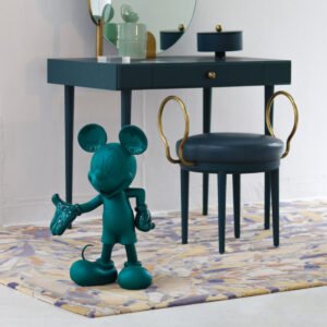 Mickey Welcome Medium, Sculpture design haut de gamme Leblon Delienne, joyeux et audacieux, capturant l’icône Mickey Mouse. Disponible chez D-Style Interior