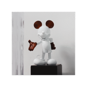 Mickey Welcome Wood Medium, Sculpture design haut de gamme Leblon Delienne, alliance du bois et du design contemporain, disponible chez D-Style Interior