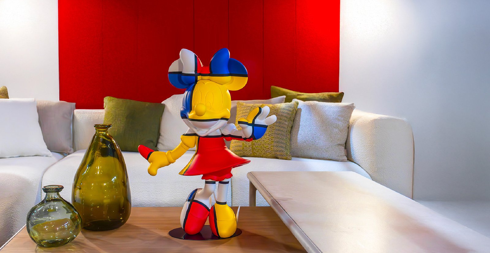 Minnie Welcome Art Collection Medium, sculpture design haut de gamme Leblon Delienne, création contemporaine inspirée de Piet Mondrian. Disponible chez D-Style Interior.