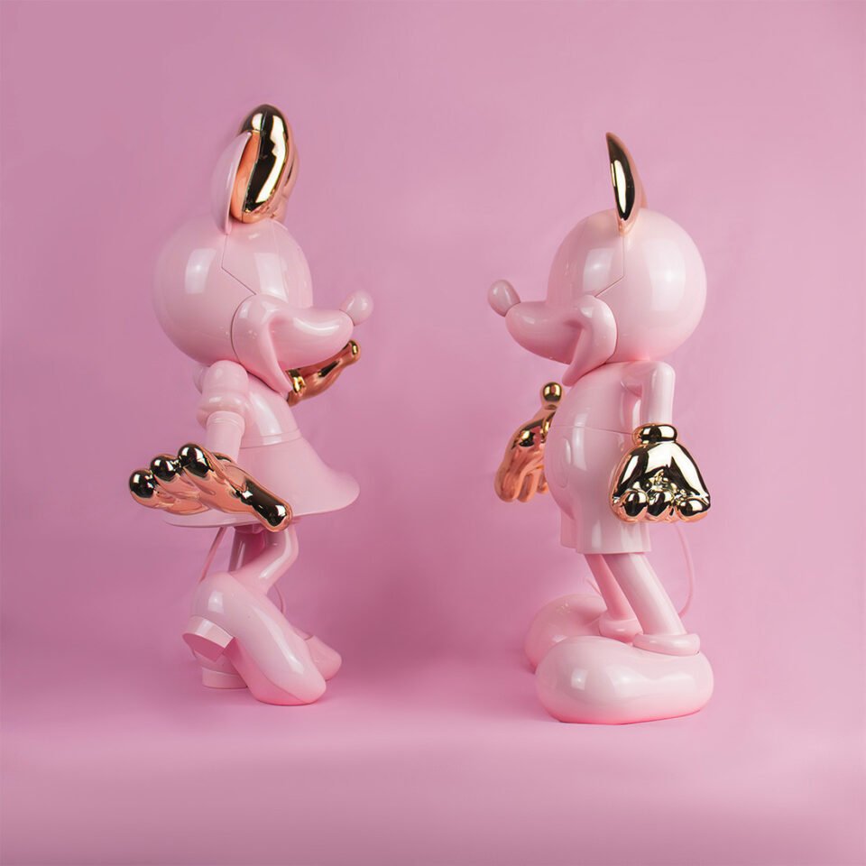 Minnie Welcome Bicolore Small, Sculpture design haut de gamme Leblon Delienne, chromée et colorée, élégante et espiègle, disponible chez D-Style Interior