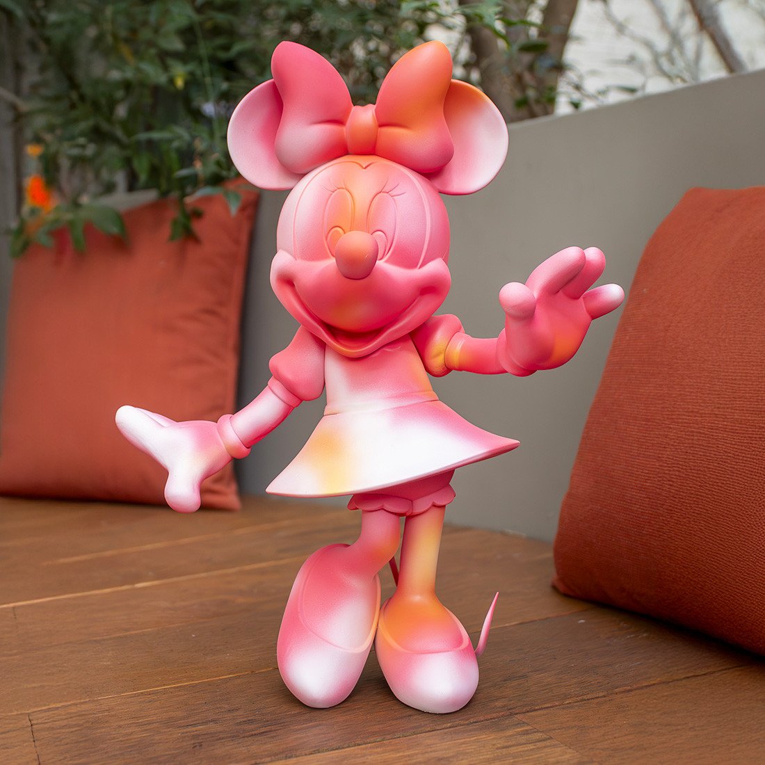 Minnie Welcome Cloud Small, sculpture design Leblon Delienne 30 cm en finition blanche nuageuse. Disponible chez D-Style Interior.