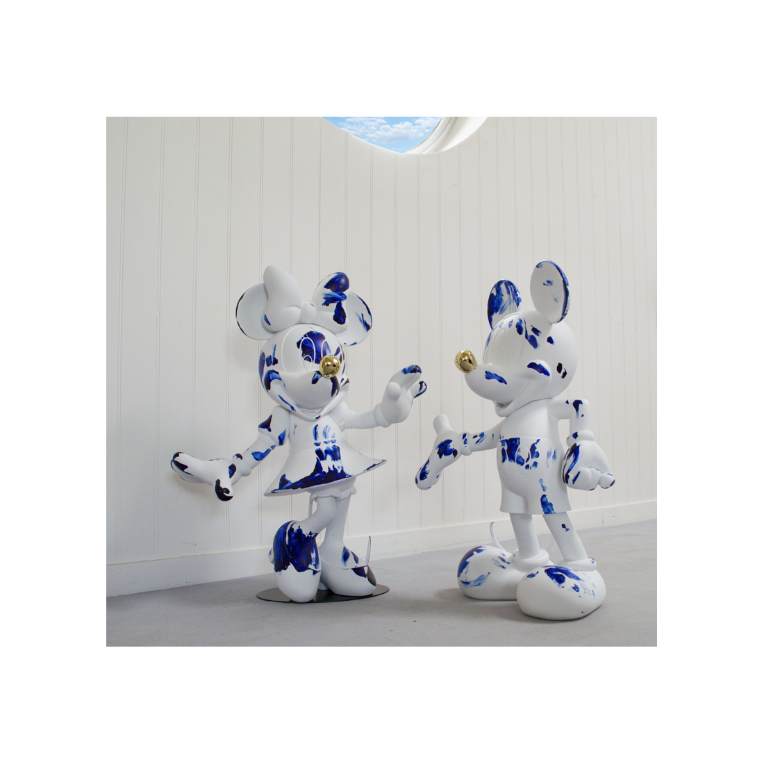 One Minute Mickey Medium, Sculpture design haut de gamme Leblon Delienne, résine peinte à la main, moderne et artistique, disponible chez D-Style Interior