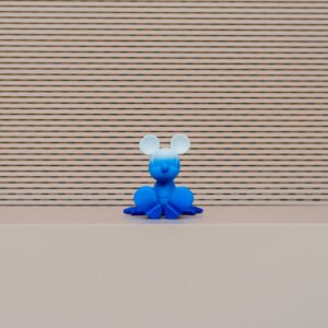 Sitting Mickey Dégradé Extra Small, sculpture design haut de gamme Leblon Delienne, création contemporaine avec finitions dégradées. Disponible chez D-Style Interior.