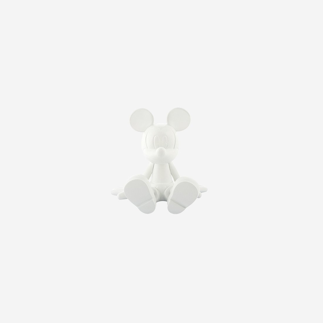 Sitting Mickey Extra Small, Sculpture design haut de gamme Leblon Delienne, résine peinte à la main, contemporaine et élégante, disponible chez D-Style Interior