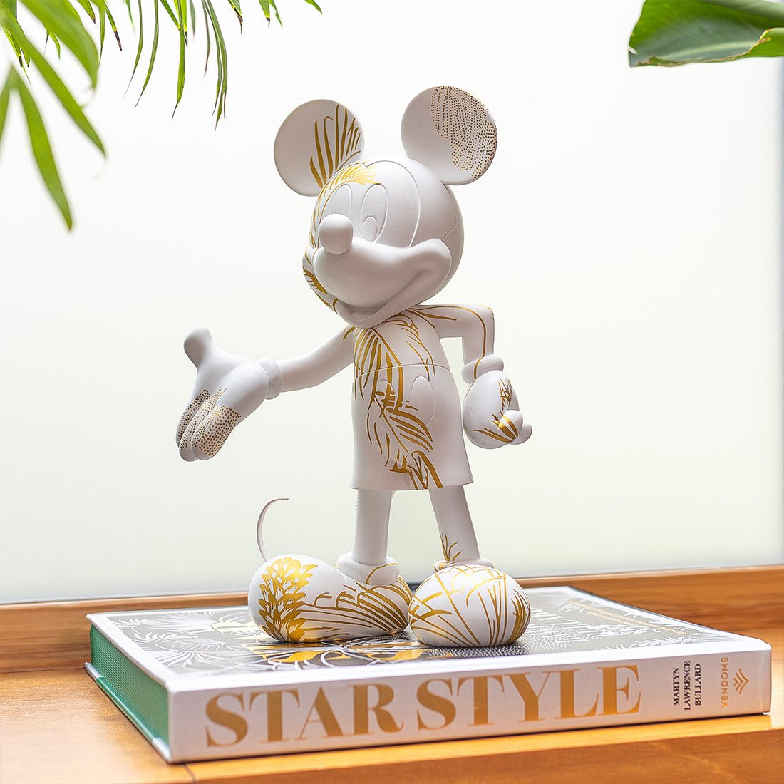 Star Style Mickey Small, sculpture design haut de gamme Leblon Delienne x Martyn Lawrence Bullard, Disney. Disponible chez D-Style Interior.