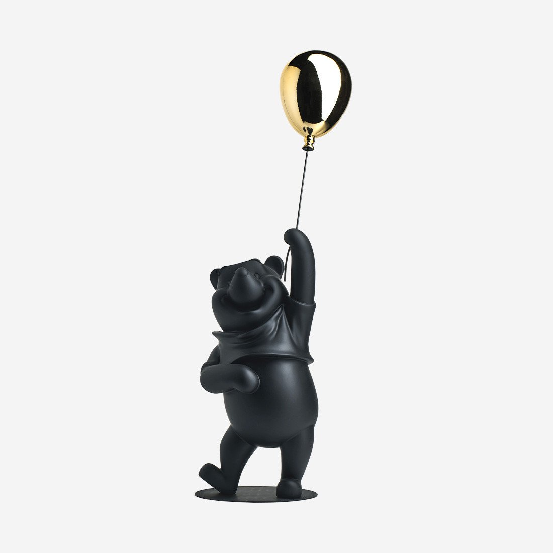 Winnie L’Ourson – Medium, Sculpture design haut de gamme Leblon Delienne, création douce et joyeuse inspirée du célèbre ours Disney
