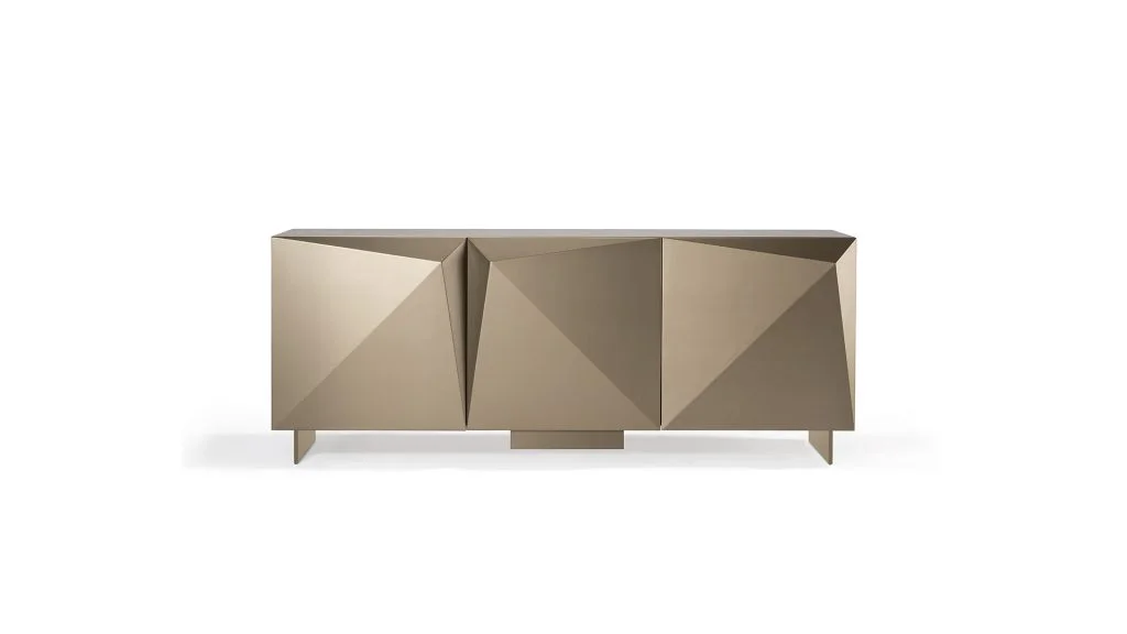 Origami Maxi Buffet design haut de gamme par Reflex Angelo avec structure métallique raffinée, trois portes et étagères en verre. Disponible chez D-Style Interior.