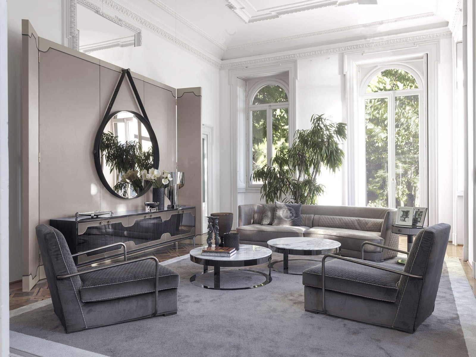 Biffi table basse de Vittoria Frigerio avec plateau en marbre ou grès et base métallique minimaliste. Disponible chez D-Style Interior.