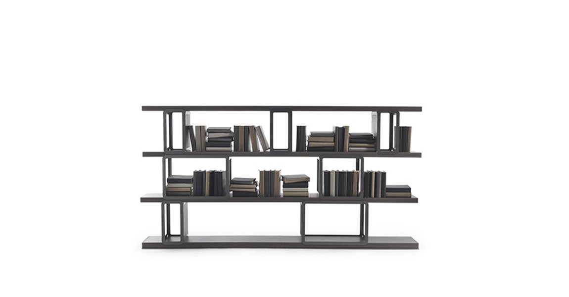 Griffi Bibliothèque modulable en bois et métal par Vittoria Frigerio, au design contemporain et entièrement personnalisable. Disponible chez D-Style Interior.