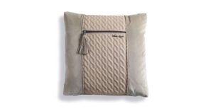 VF05 coussin design avec insert en cuir matelassé et zip métallique, disponible en trois couleurs. Disponible chez D-Style Interior.
