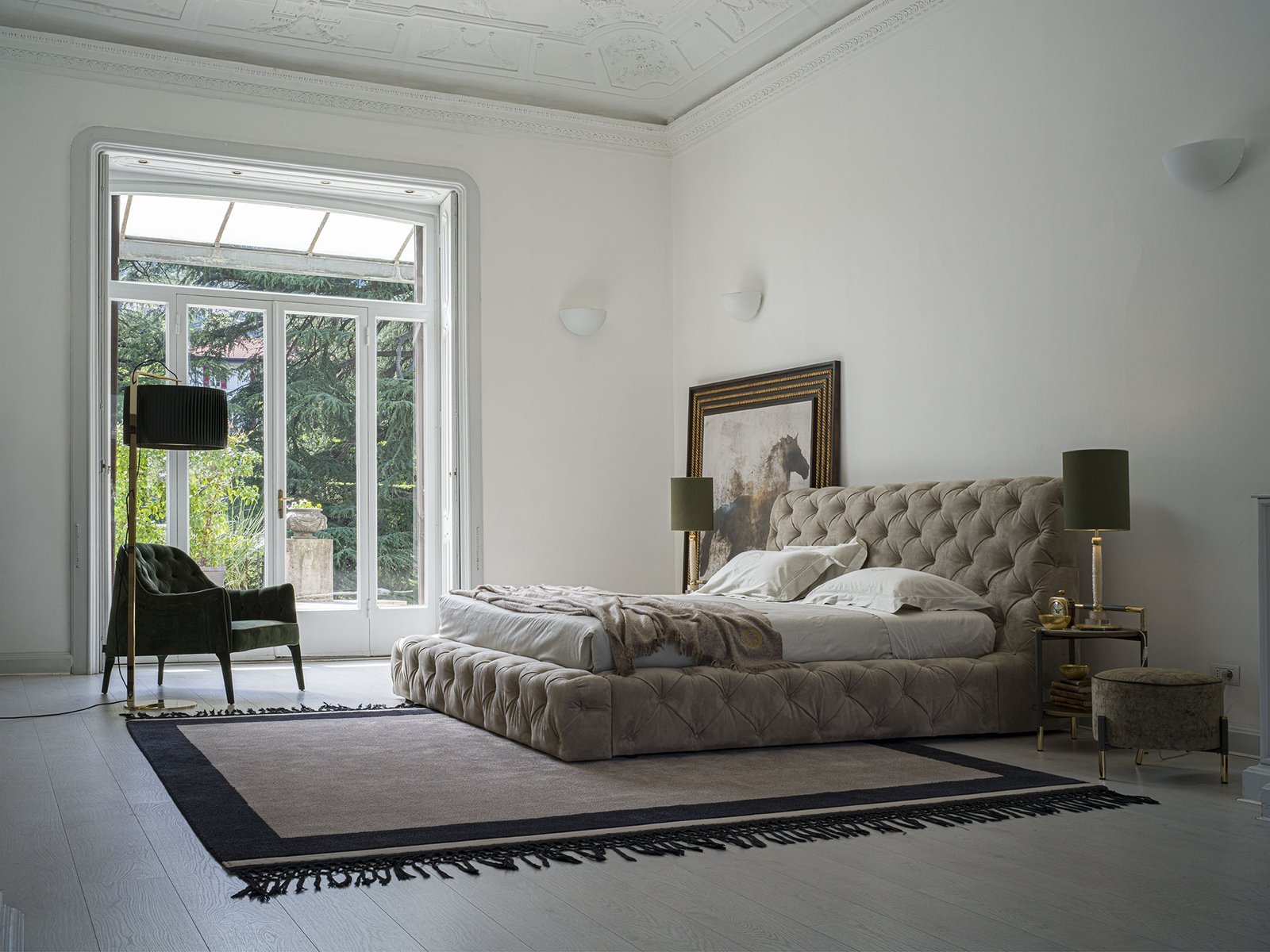 Caracciolo Lit design haut de gamme Vittoria Frigerio avec capitonné artisanal et lignes modernes. Disponible chez D-Style Interior.
