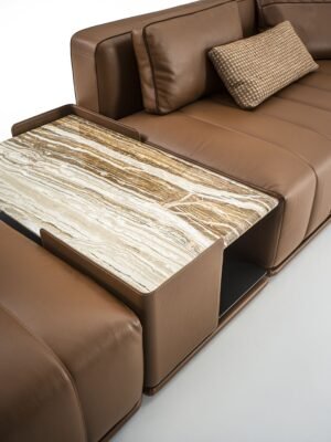 Brivio canapé design haut de gamme par Vittoria Frigerio, aux lignes contemporaines et finitions luxueuses. Disponible chez D-Style Interior.