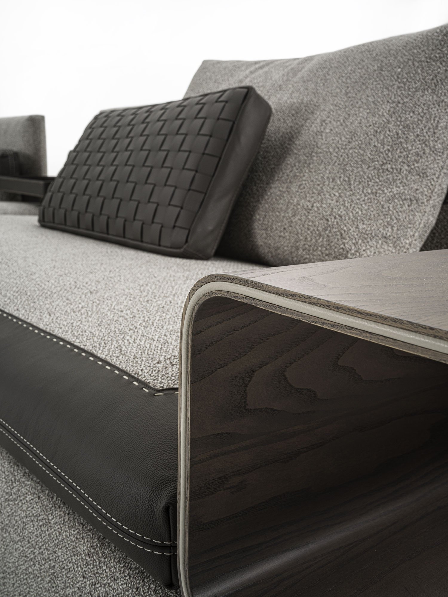 Spinola canapé design haut de gamme par Vittoria Frigerio, lignes géométriques élégantes et finitions cuir raffinées. Disponible chez D-Style Interior.