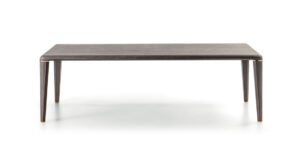Rubini table de Vittoria Frigerio, une pièce élégante en bois précieux avec inserts métalliques, au design intemporel. Disponible chez D-Style Interior.