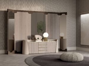 Recalcati paravent design haut de gamme en cuir, tissu, bois ou miroir, avec détails artisanaux Vittoria Frigerio. Disponible chez D-Style Interior.