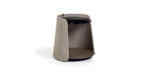 Contarini table basse de Vittoria Frigerio avec structure en cuir ou tissu, plateau en marbre et finitions haut de gamme. Disponible chez D-Style Interior.