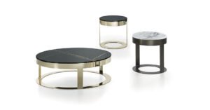 Biffi table basse de Vittoria Frigerio avec plateau en marbre ou grès et base métallique minimaliste. Disponible chez D-Style Interior.