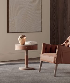 Salis table d’appoint haut de gamme en bois et cuir avec tiroir intégré, finitions personnalisables et poignée logo VF. Disponible chez D-Style Interior.