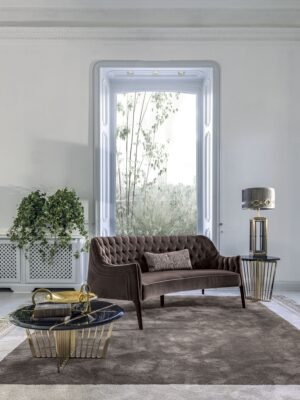 Poggi Capitonné canapé design haut de gamme par Vittoria Frigerio, au dossier matelassé cousu main et pieds en bois massif. Élégance italienne et savoir-faire artisanal. Disponible chez D-Style Interior.