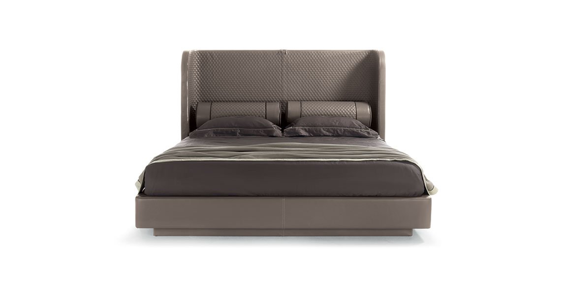 Bellini Lit design haut de gamme Vittoria Frigerio, avec tête de lit matelassée, zip décoratif et coussins roulés réglables. Disponible chez D-Style Interior.