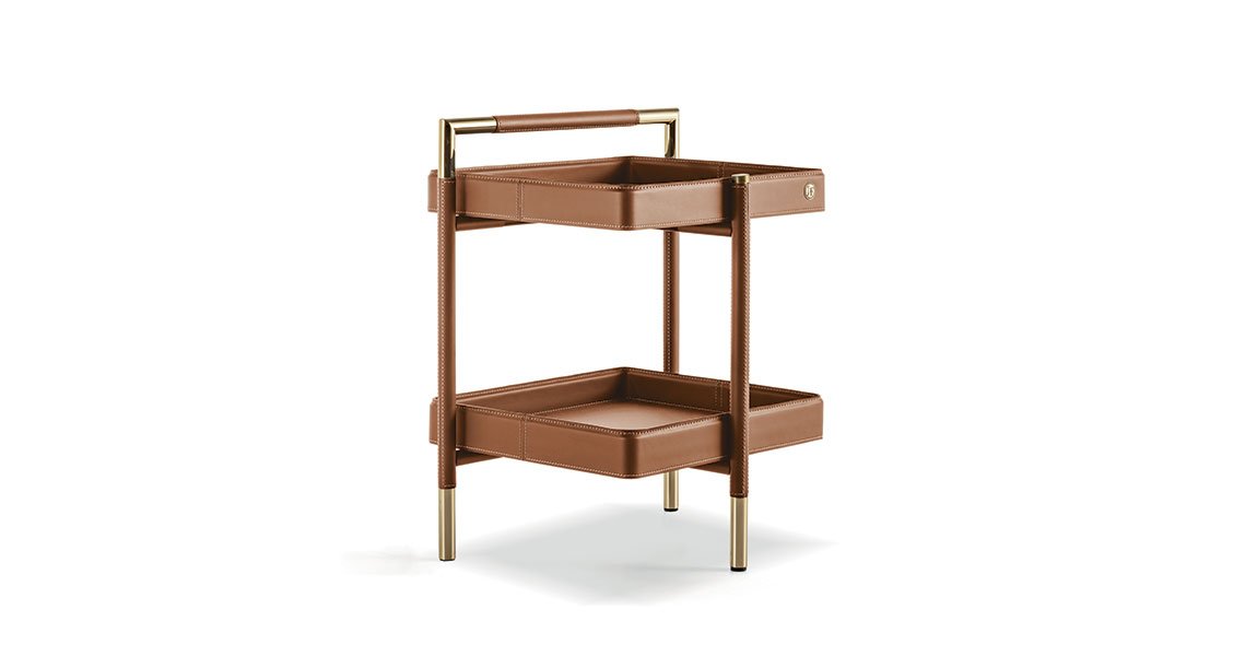 Araldo table d’appoint de luxe par Vittoria Frigerio, avec plateau bois ou verre et détails en cuir Cuoio. Élégante et fonctionnelle. Disponible chez D-Style Interior.