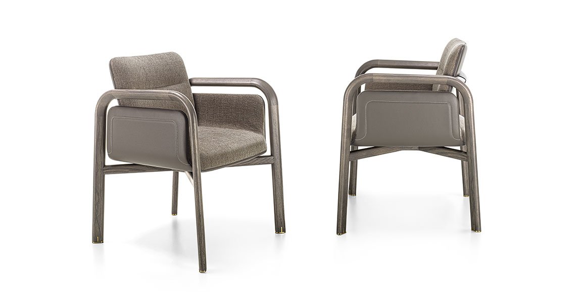 Grace chaise design haut de gamme avec accoudoirs par Vittoria Frigerio, élégante et confortable, parfaite pour la salle à manger. Disponible chez D-Style Interior.