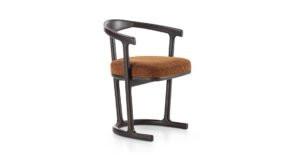 Mora chaise design haut de gamme par Vittoria Frigerio avec structure en frêne massif et assise rembourrée. Disponible chez D-Style Interior.