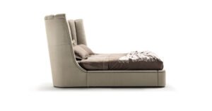 Farnese Lit design haut de gamme Vittoria Frigerio avec tête de lit en éventail et finition passepoilée. Disponible chez D-Style Interior.