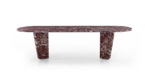 Monroy table haut de gamme en marbre avec pieds en voiles inversées et inserts métalliques contrastés. Élégante, géométrique et raffinée. Disponible chez D-Style Interior.