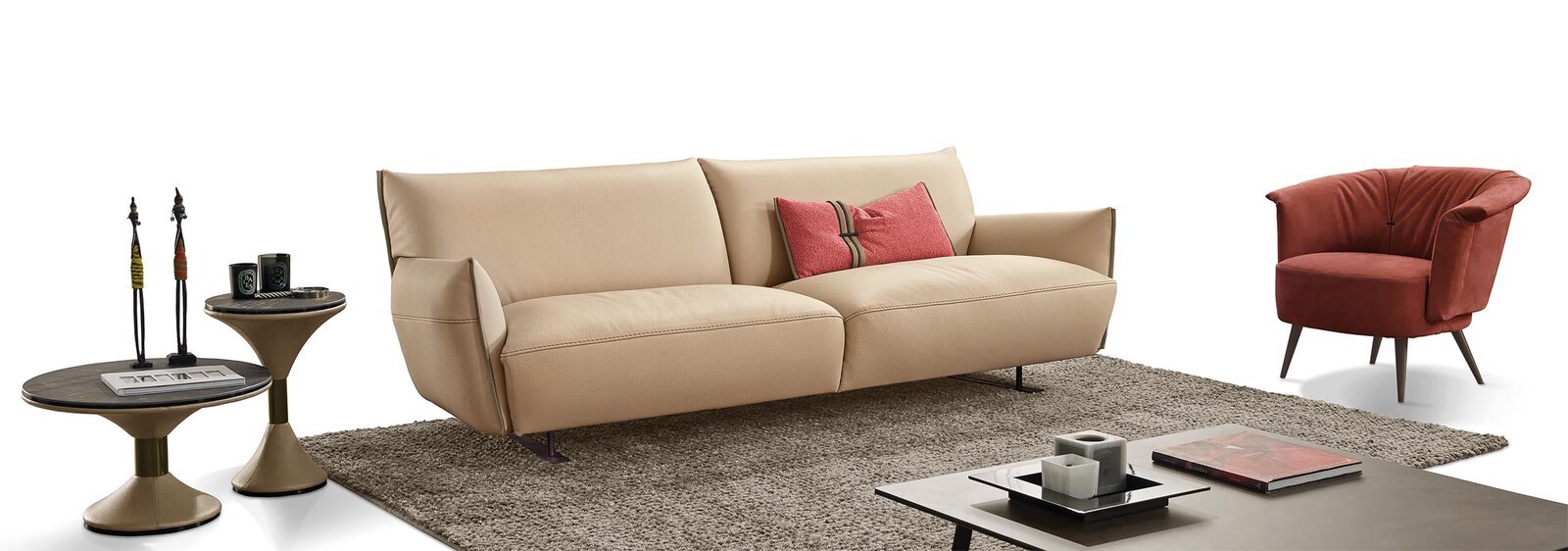 Luna fauteuil en cuir au design contemporain, inspiré des courbes lunaires, avec dossier ergonomique et détail métallique raffiné. Disponible chez D-Style Interior.