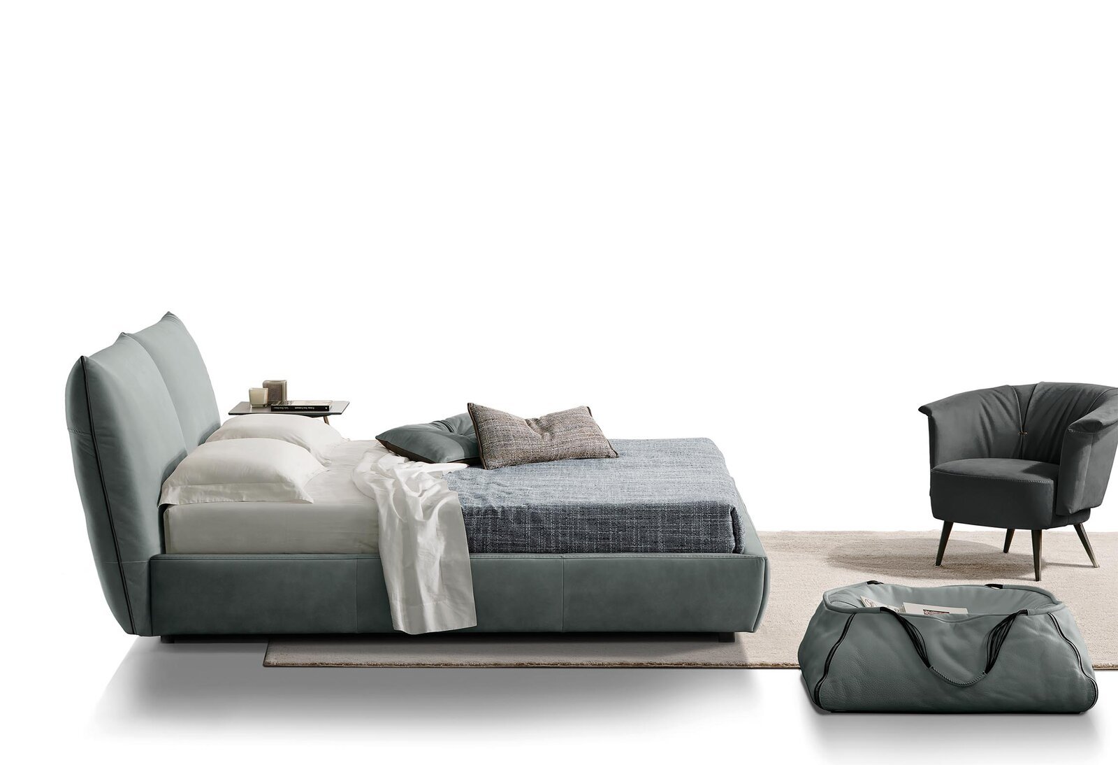 Luna fauteuil en cuir au design contemporain, inspiré des courbes lunaires, avec dossier ergonomique et détail métallique raffiné. Disponible chez D-Style Interior.