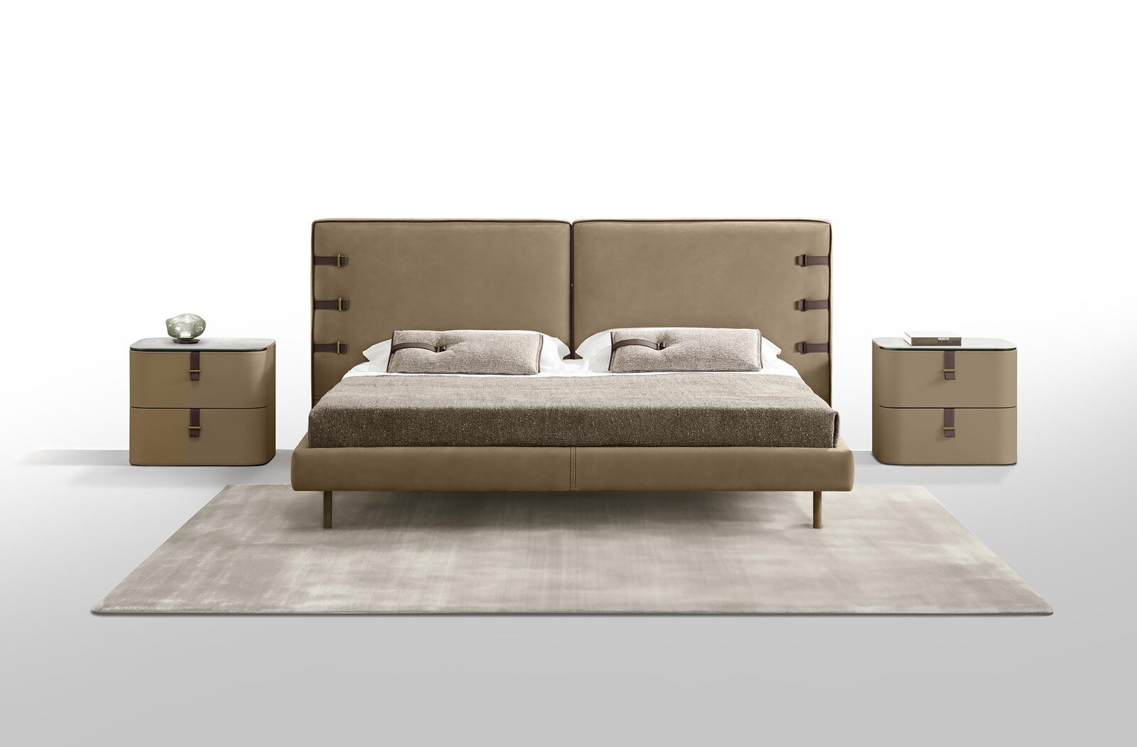 Gregory Night Lit king-size design en cuir avec tête de lit capitonnée et sangles décoratives. Élégance italienne et confort absolu. Disponible chez D-Style Interior.