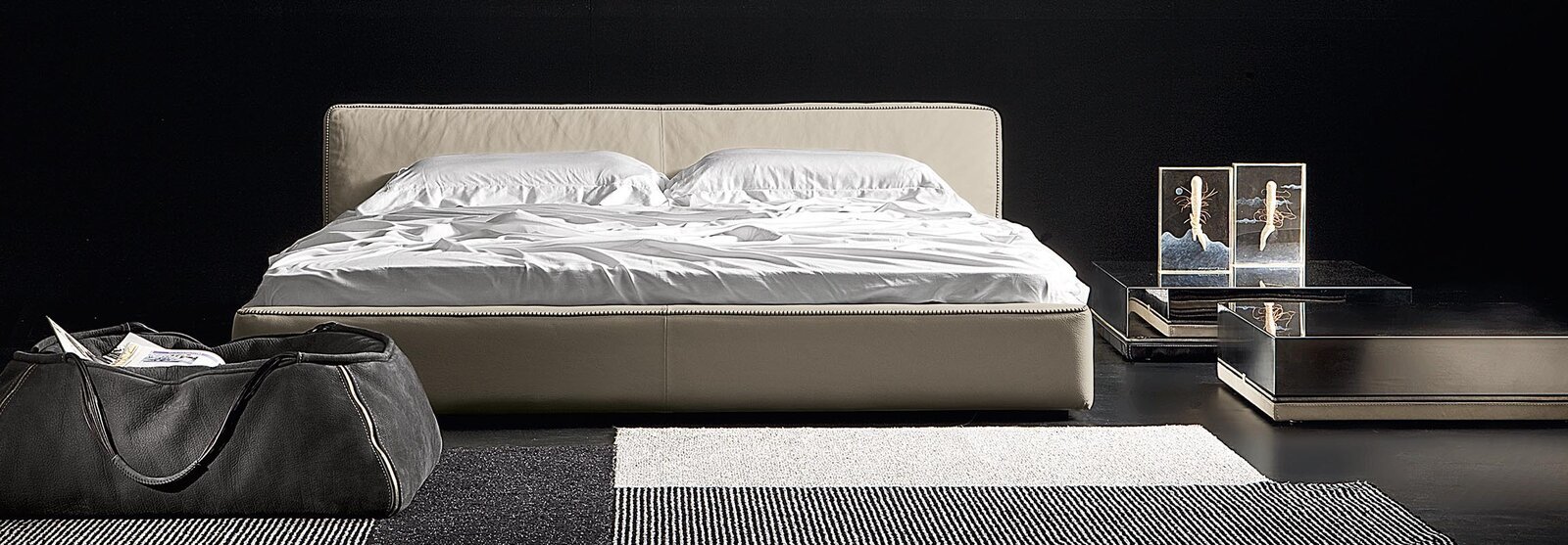 Oxer Night lit de Gamma Arredamenti, un modèle en cuir haut de gamme alliant douceur, élégance et savoir-faire italien. Disponible chez D-Style Interior.