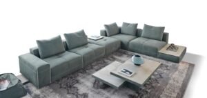 Puzzle table basse de Gamma Arredamenti, revêtue de cuir et personnalisable, combine design unique et matériaux nobles. Disponible chez D-Style Interior.