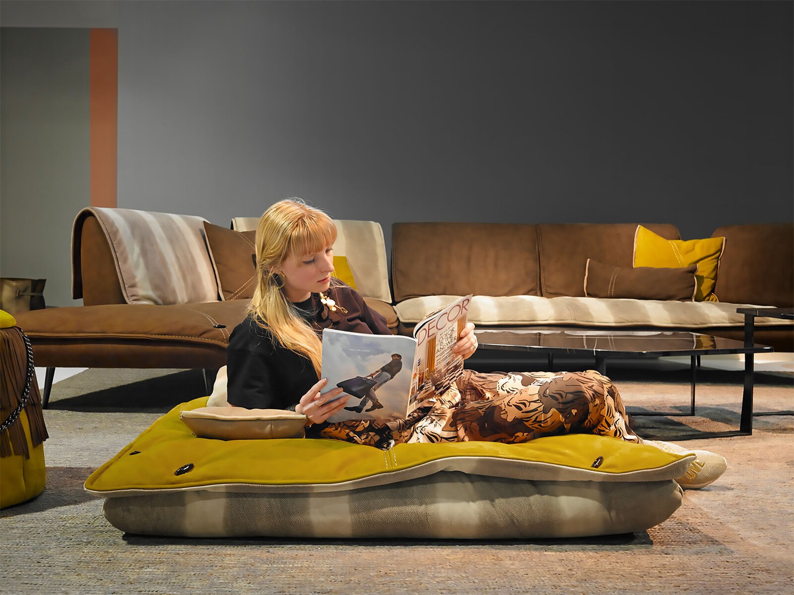 Découvrez les Floor Coussins de Gamma Arredamenti, de grands coussins en cuir personnalisable alliant confort et élégance italienne. Disponible chez D-Style Interior.